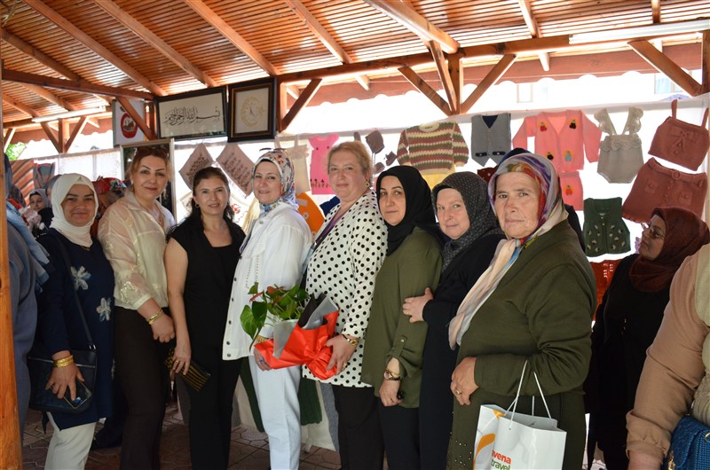 Taşova'da Hayat Boyu Öğrenme Coşkusu: Yıl Sonu Sergisi Açıldı