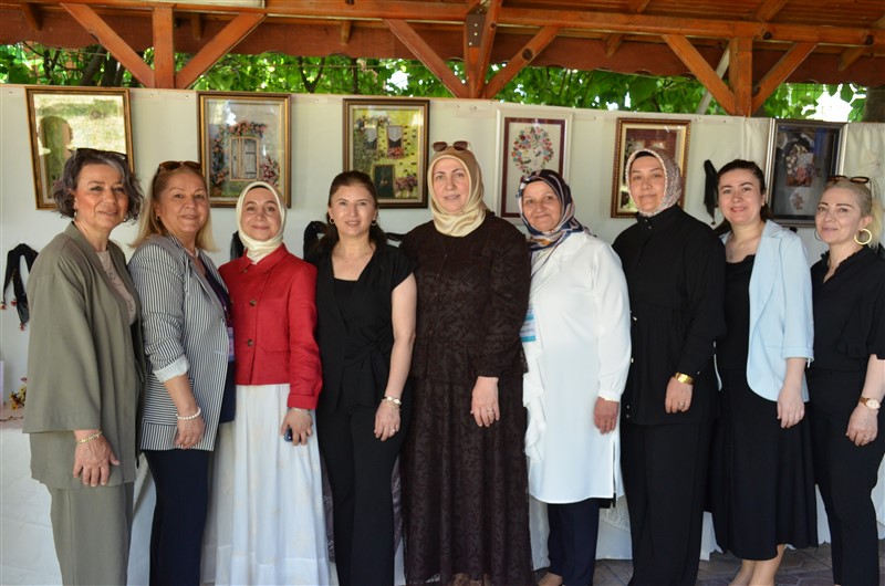 Taşova'da Hayat Boyu Öğrenme Coşkusu: Yıl Sonu Sergisi Açıldı