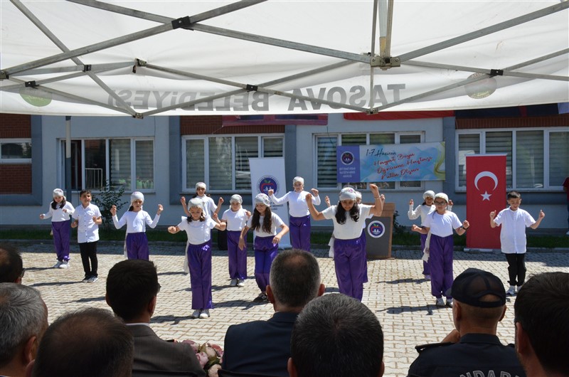 Taşova'da Hayat Boyu Öğrenme Coşkusu: Yıl Sonu Sergisi Açıldı