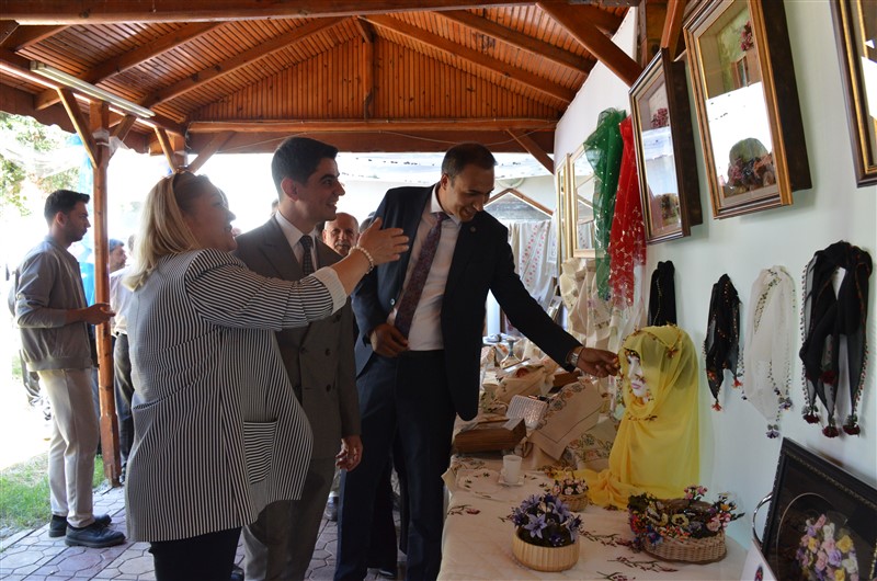 Taşova'da Hayat Boyu Öğrenme Coşkusu: Yıl Sonu Sergisi Açıldı