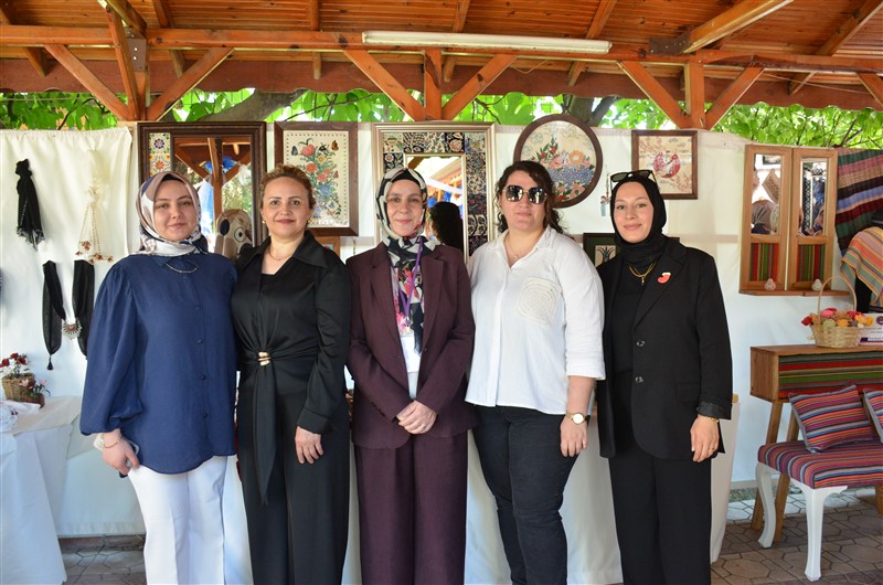 Taşova'da Hayat Boyu Öğrenme Coşkusu: Yıl Sonu Sergisi Açıldı