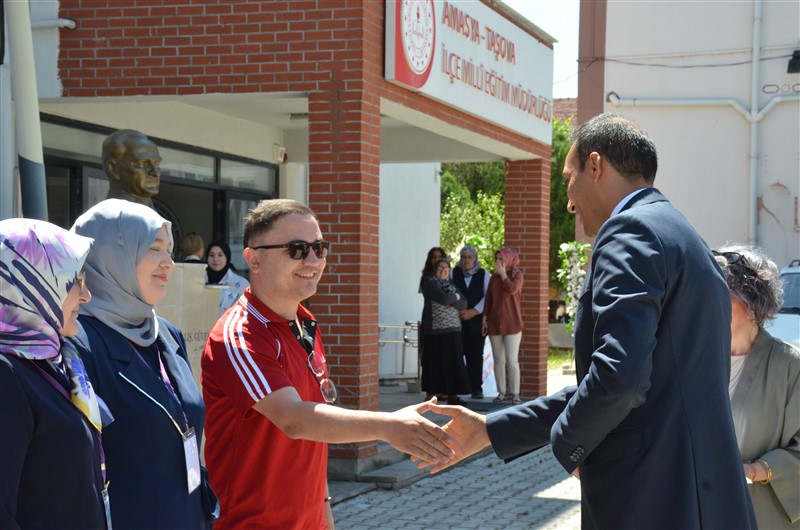Taşova'da Hayat Boyu Öğrenme Coşkusu: Yıl Sonu Sergisi Açıldı