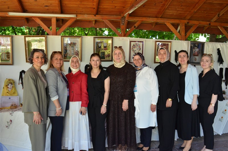 Taşova'da Hayat Boyu Öğrenme Coşkusu: Yıl Sonu Sergisi Açıldı