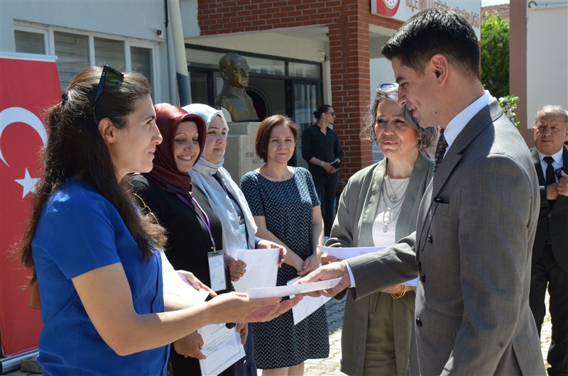 Taşova'da Hayat Boyu Öğrenme Coşkusu: Yıl Sonu Sergisi Açıldı