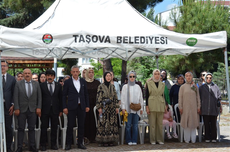 Taşova'da Hayat Boyu Öğrenme Coşkusu: Yıl Sonu Sergisi Açıldı