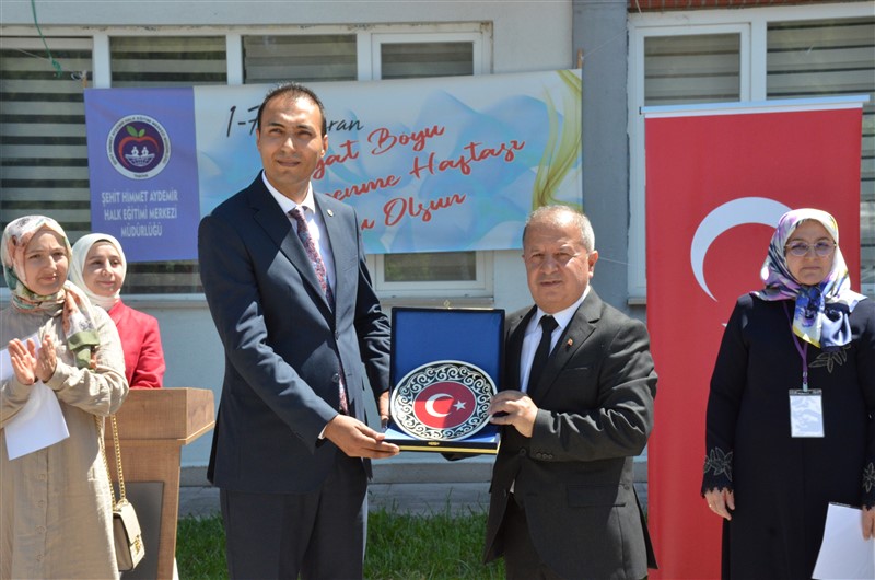 Taşova'da Hayat Boyu Öğrenme Coşkusu: Yıl Sonu Sergisi Açıldı