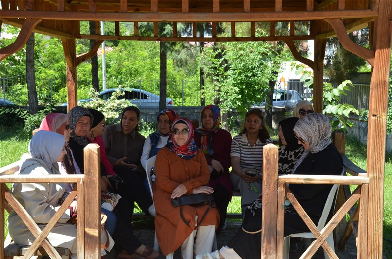 Taşova'da Hayat Boyu Öğrenme Coşkusu: Yıl Sonu Sergisi Açıldı