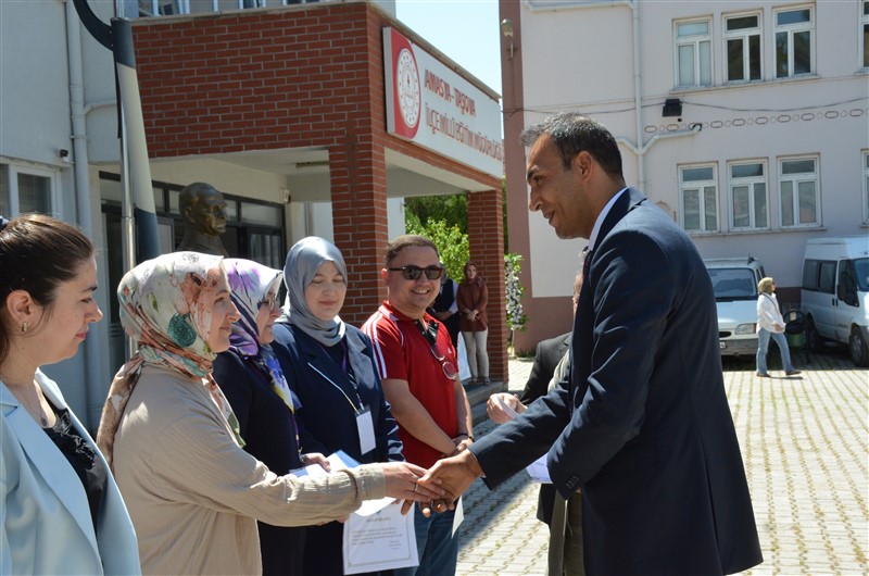 Taşova'da Hayat Boyu Öğrenme Coşkusu: Yıl Sonu Sergisi Açıldı