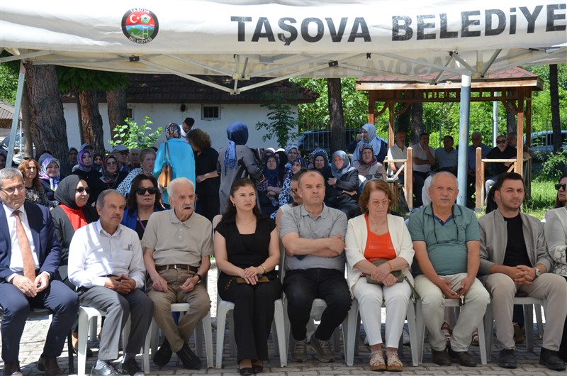 Taşova'da Hayat Boyu Öğrenme Coşkusu: Yıl Sonu Sergisi Açıldı