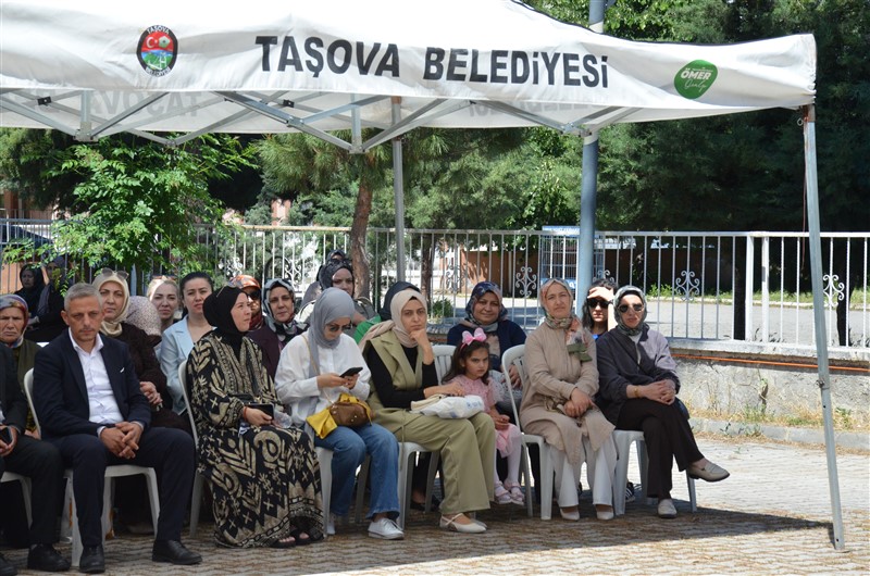 Taşova'da Hayat Boyu Öğrenme Coşkusu: Yıl Sonu Sergisi Açıldı
