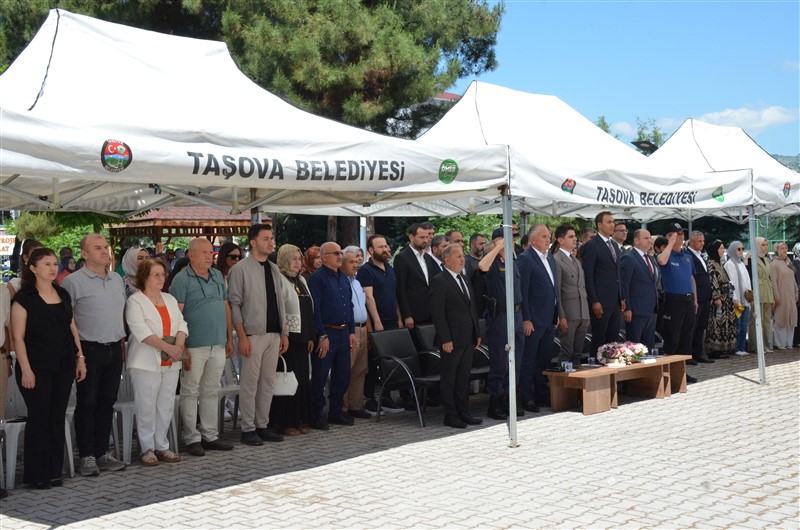 Taşova'da Hayat Boyu Öğrenme Coşkusu: Yıl Sonu Sergisi Açıldı