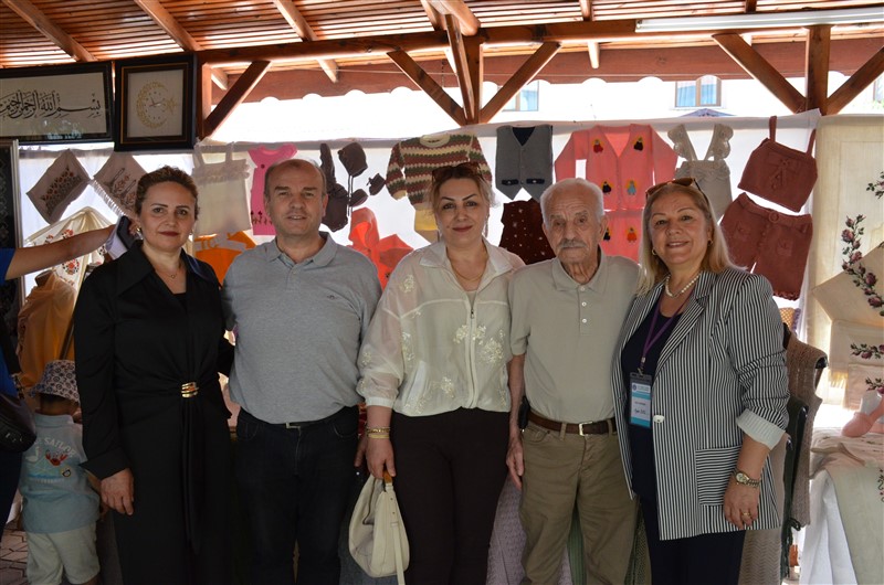 Taşova'da Hayat Boyu Öğrenme Coşkusu: Yıl Sonu Sergisi Açıldı