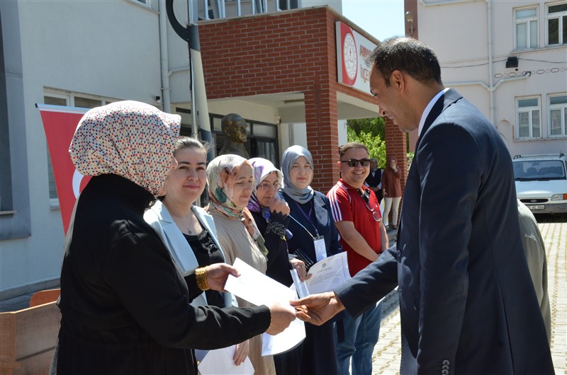 Taşova'da Hayat Boyu Öğrenme Coşkusu: Yıl Sonu Sergisi Açıldı
