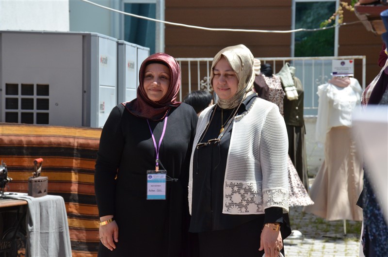 Taşova'da Hayat Boyu Öğrenme Coşkusu: Yıl Sonu Sergisi Açıldı