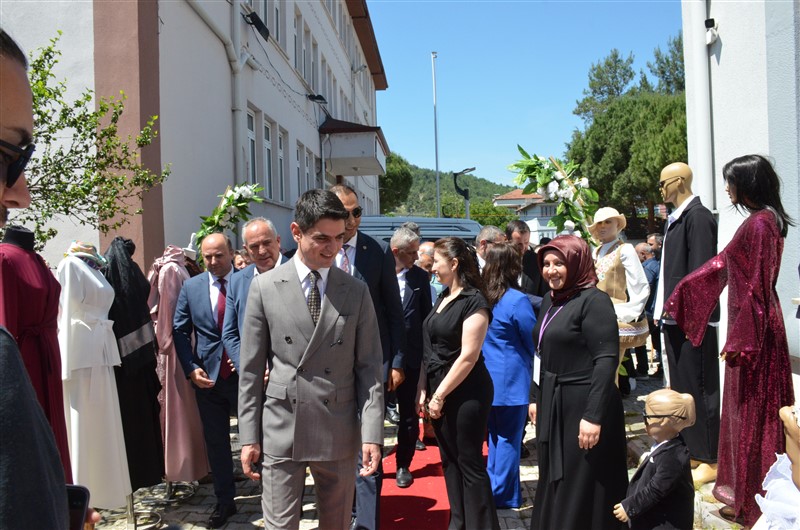 Taşova'da Hayat Boyu Öğrenme Coşkusu: Yıl Sonu Sergisi Açıldı