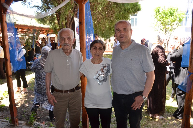 Taşova'da Hayat Boyu Öğrenme Coşkusu: Yıl Sonu Sergisi Açıldı
