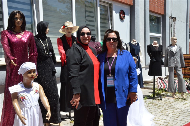 Taşova'da Hayat Boyu Öğrenme Coşkusu: Yıl Sonu Sergisi Açıldı