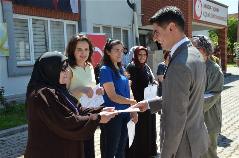 Taşova'da Hayat Boyu Öğrenme Coşkusu: Yıl Sonu Sergisi Açıldı