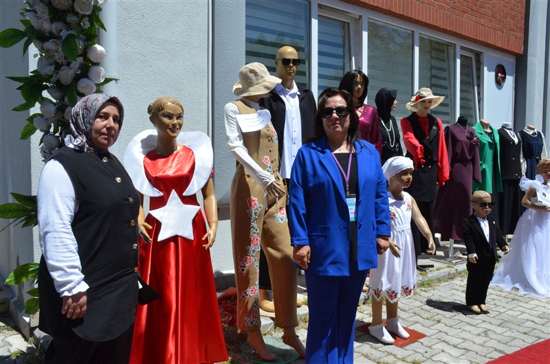 Taşova'da Hayat Boyu Öğrenme Coşkusu: Yıl Sonu Sergisi Açıldı