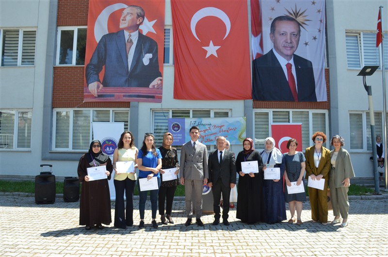 Taşova'da Hayat Boyu Öğrenme Coşkusu: Yıl Sonu Sergisi Açıldı