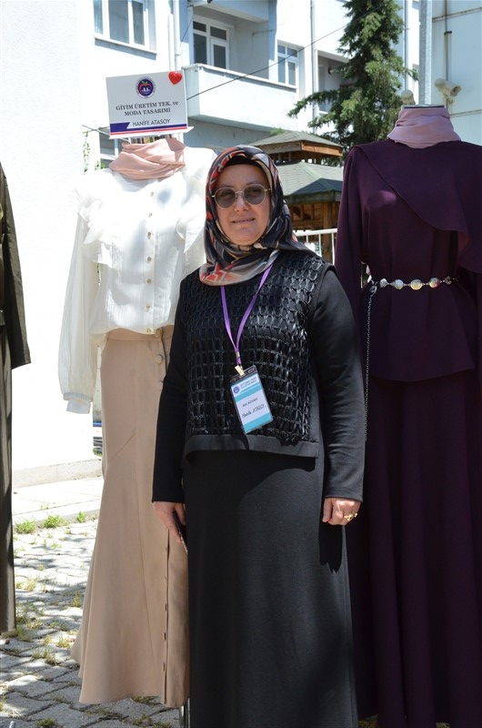 Taşova'da Hayat Boyu Öğrenme Coşkusu: Yıl Sonu Sergisi Açıldı