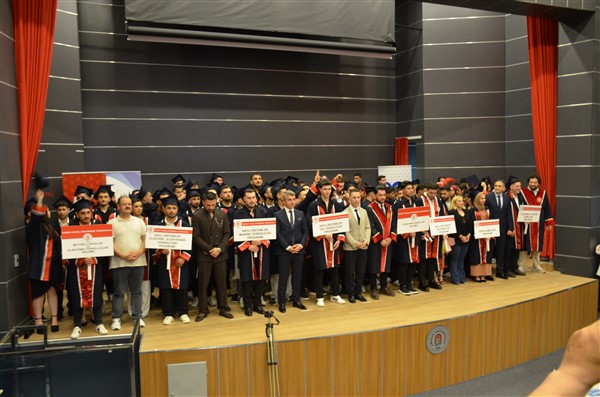 Taşova Yüksel Akın MYO’da Mezuniyet Heyecanı
