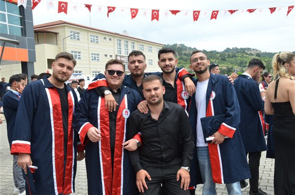 Taşova Yüksel Akın MYO’da Mezuniyet Heyecanı