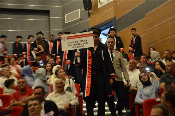 Taşova Yüksel Akın MYO’da Mezuniyet Heyecanı