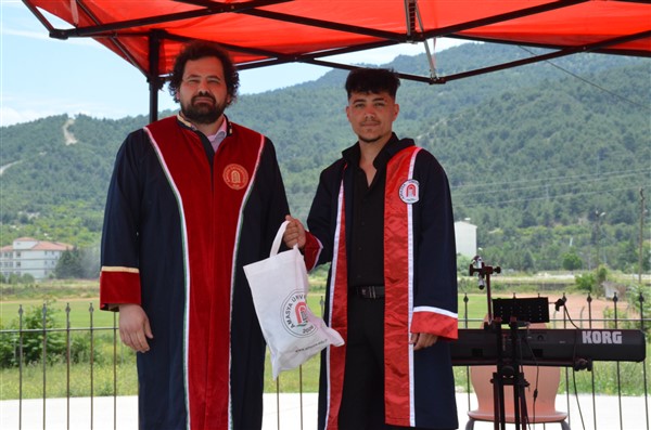 Taşova Yüksel Akın MYO’da Mezuniyet Heyecanı