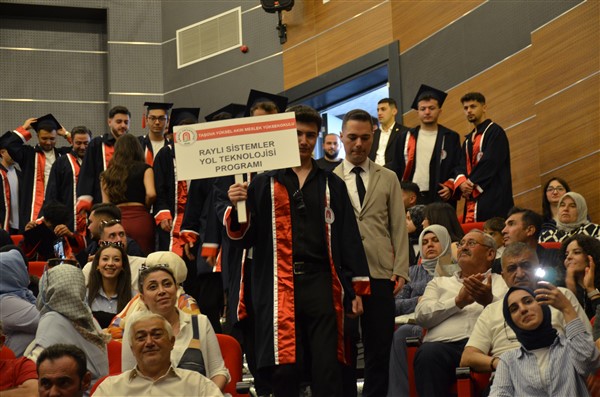 Taşova Yüksel Akın MYO’da Mezuniyet Heyecanı