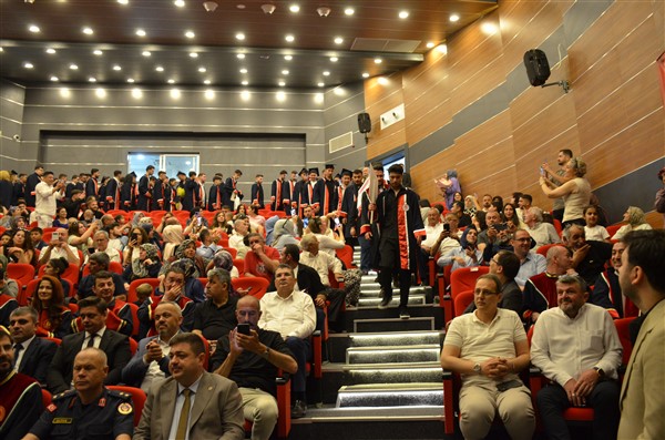 Taşova Yüksel Akın MYO’da Mezuniyet Heyecanı