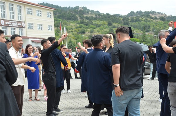 Taşova Yüksel Akın MYO’da Mezuniyet Heyecanı