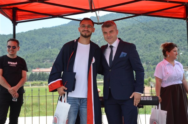 Taşova Yüksel Akın MYO’da Mezuniyet Heyecanı