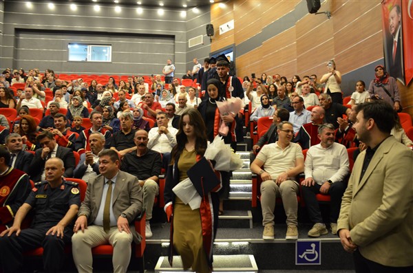 Taşova Yüksel Akın MYO’da Mezuniyet Heyecanı