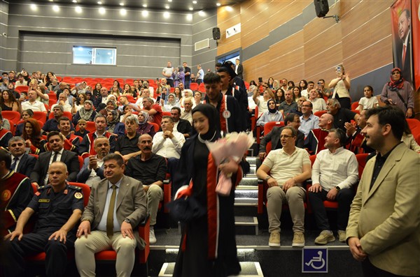 Taşova Yüksel Akın MYO’da Mezuniyet Heyecanı