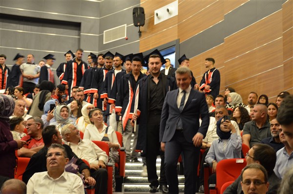 Taşova Yüksel Akın MYO’da Mezuniyet Heyecanı