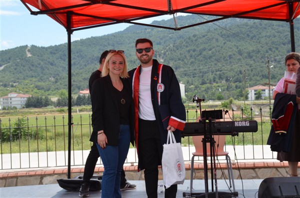 Taşova Yüksel Akın MYO’da Mezuniyet Heyecanı