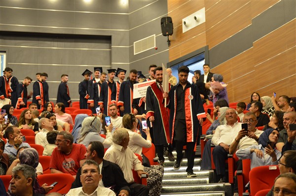 Taşova Yüksel Akın MYO’da Mezuniyet Heyecanı