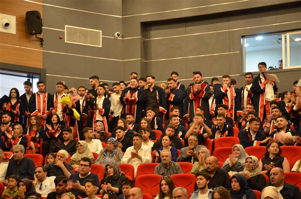 Taşova Yüksel Akın MYO’da Mezuniyet Heyecanı
