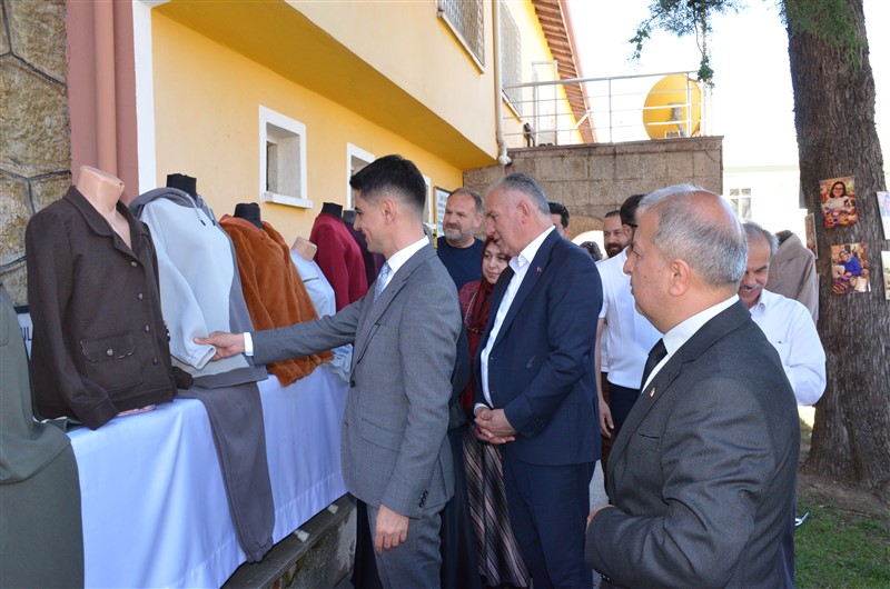 TARİH VE EL EMEĞİ ALPASLAN MÜZESİ’NDE BULUŞTU: KURS SERGİSİ GÖRKEMLİ BİR TÖRENLE AÇILDI