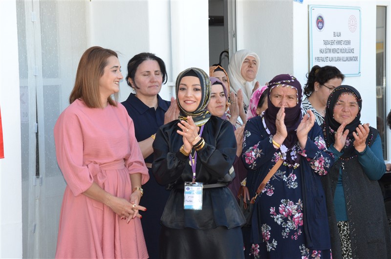 TARİH VE EL EMEĞİ ALPASLAN MÜZESİ’NDE BULUŞTU: KURS SERGİSİ GÖRKEMLİ BİR TÖRENLE AÇILDI