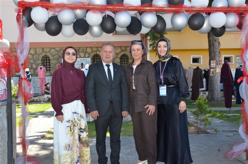 TARİH VE EL EMEĞİ ALPASLAN MÜZESİ’NDE BULUŞTU: KURS SERGİSİ GÖRKEMLİ BİR TÖRENLE AÇILDI