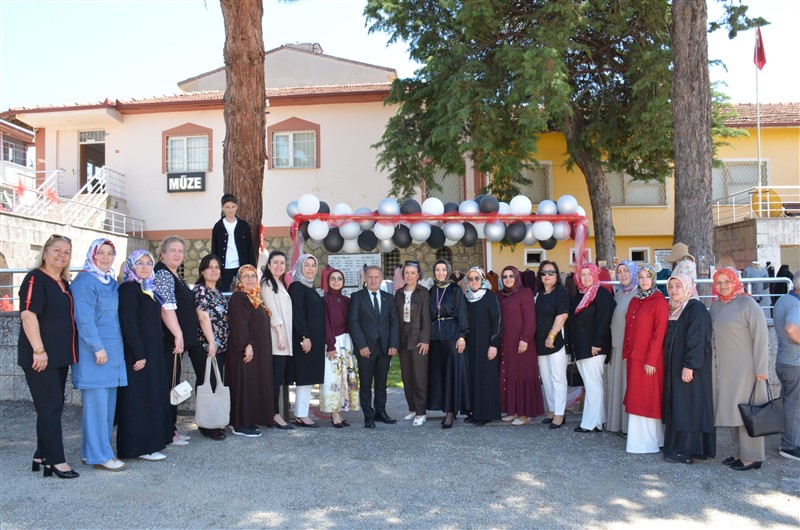 TARİH VE EL EMEĞİ ALPASLAN MÜZESİ’NDE BULUŞTU: KURS SERGİSİ GÖRKEMLİ BİR TÖRENLE AÇILDI