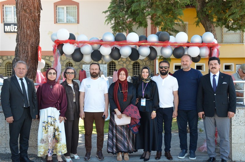 TARİH VE EL EMEĞİ ALPASLAN MÜZESİ’NDE BULUŞTU: KURS SERGİSİ GÖRKEMLİ BİR TÖRENLE AÇILDI