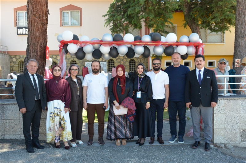 TARİH VE EL EMEĞİ ALPASLAN MÜZESİ’NDE BULUŞTU: KURS SERGİSİ GÖRKEMLİ BİR TÖRENLE AÇILDI