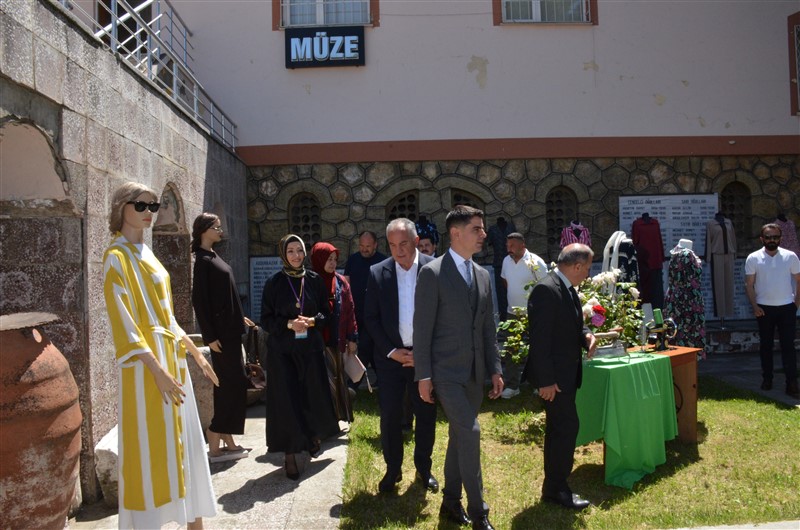 TARİH VE EL EMEĞİ ALPASLAN MÜZESİ’NDE BULUŞTU: KURS SERGİSİ GÖRKEMLİ BİR TÖRENLE AÇILDI