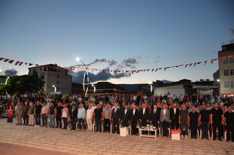 Taşova’da 15 Temmuz Ruhu Tek Yürek Oldu: Anma Programı Yoğun Katılımla Gerçekleştirildi