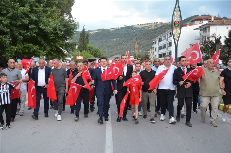 Taşova’da 15 Temmuz Ruhu Tek Yürek Oldu: Anma Programı Yoğun Katılımla Gerçekleştirildi
