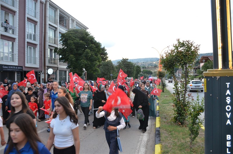 Taşova’da 15 Temmuz Ruhu Tek Yürek Oldu: Anma Programı Yoğun Katılımla Gerçekleştirildi