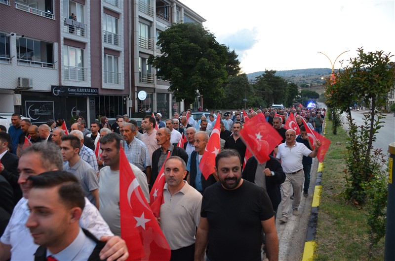 Taşova’da 15 Temmuz Ruhu Tek Yürek Oldu: Anma Programı Yoğun Katılımla Gerçekleştirildi